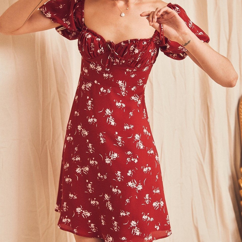Simple retro red floral tea dress, size M, NWT